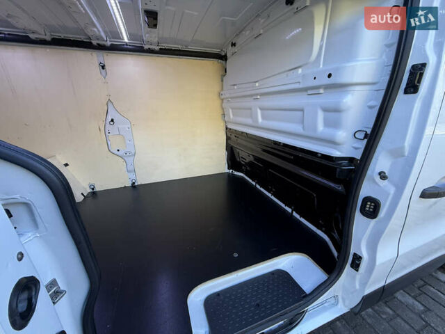 Белый Рено Трафик, объемом двигателя 2 л и пробегом 75 тыс. км за 24000 $, фото 45 на Automoto.ua