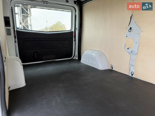 Білий Рено Трафік, об'ємом двигуна 2 л та пробігом 130 тис. км за 24500 $, фото 27 на Automoto.ua