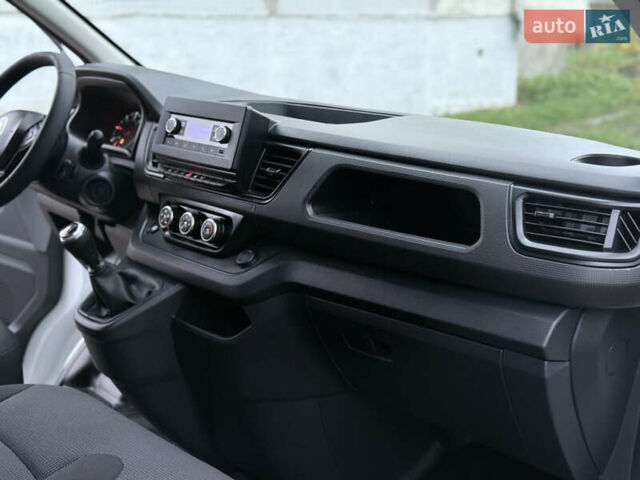 Белый Рено Трафик, объемом двигателя 0 л и пробегом 61 тыс. км за 22650 $, фото 24 на Automoto.ua