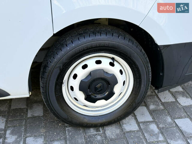 Белый Рено Трафик, объемом двигателя 2 л и пробегом 75 тыс. км за 24000 $, фото 18 на Automoto.ua