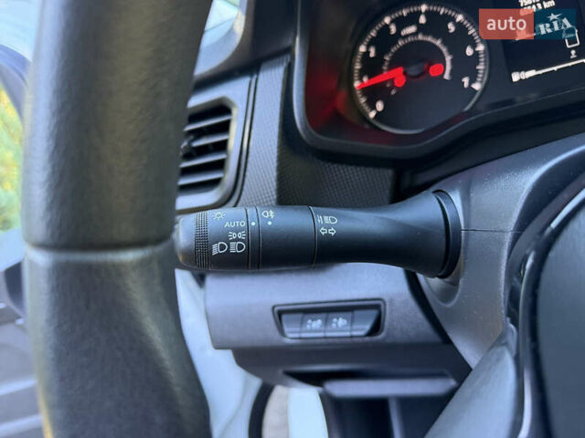 Белый Рено Трафик, объемом двигателя 2 л и пробегом 75 тыс. км за 24000 $, фото 35 на Automoto.ua