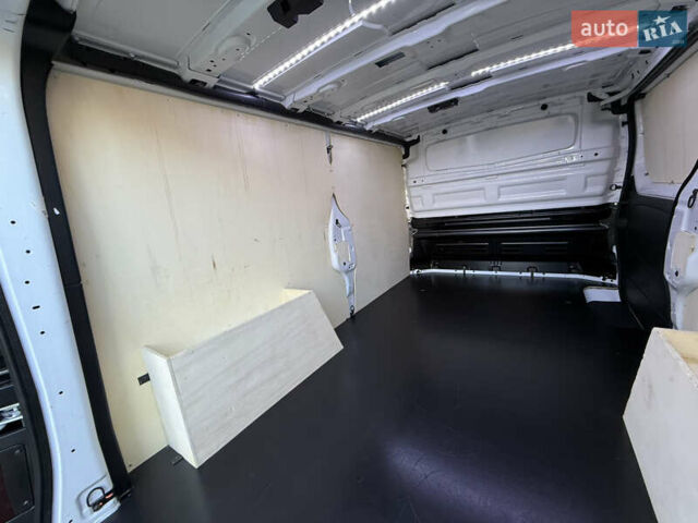 Белый Рено Трафик, объемом двигателя 2 л и пробегом 75 тыс. км за 24000 $, фото 42 на Automoto.ua