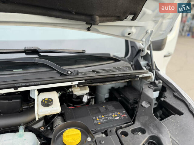 Білий Рено Трафік, об'ємом двигуна 2 л та пробігом 130 тис. км за 24500 $, фото 32 на Automoto.ua