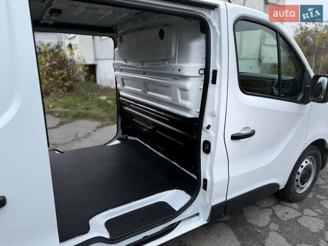 Белый Рено Трафик, объемом двигателя 0 л и пробегом 61 тыс. км за 22650 $, фото 30 на Automoto.ua