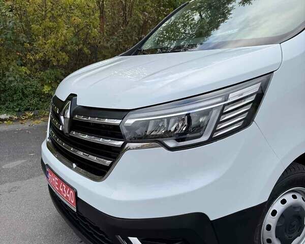 Белый Рено Трафик, объемом двигателя 2 л и пробегом 30 тыс. км за 24900 $, фото 5 на Automoto.ua