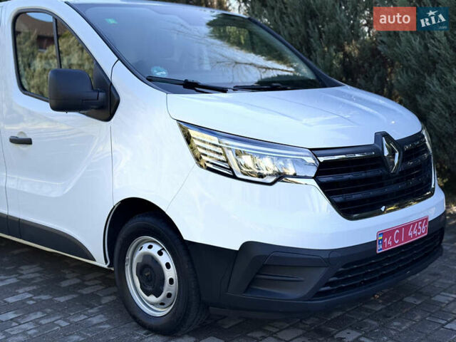 Белый Рено Трафик, объемом двигателя 2 л и пробегом 75 тыс. км за 24000 $, фото 3 на Automoto.ua