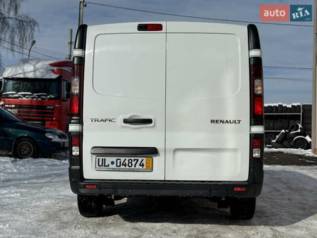 Белый Рено Трафик, объемом двигателя 2 л и пробегом 275 тыс. км за 18499 $, фото 3 на Automoto.ua
