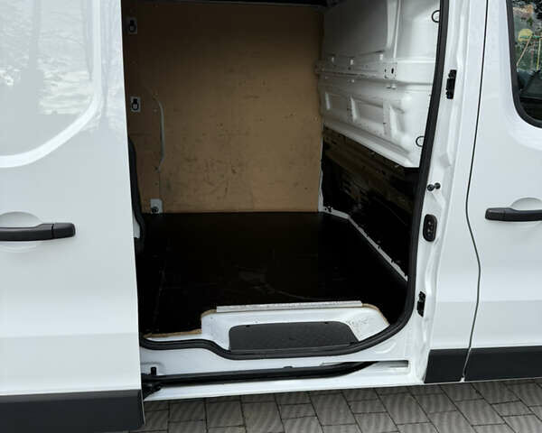 Белый Рено Трафик, объемом двигателя 2 л и пробегом 29 тыс. км за 25300 $, фото 38 на Automoto.ua