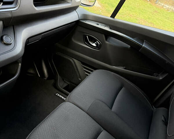 Белый Рено Трафик, объемом двигателя 2 л и пробегом 29 тыс. км за 25300 $, фото 53 на Automoto.ua