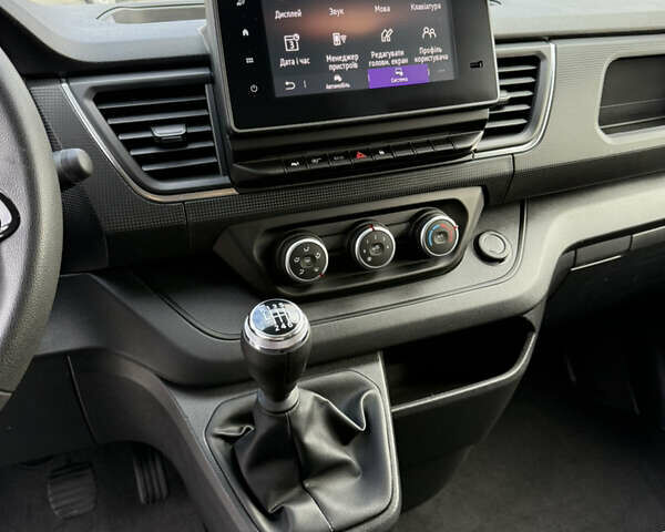 Белый Рено Трафик, объемом двигателя 2 л и пробегом 29 тыс. км за 25300 $, фото 33 на Automoto.ua