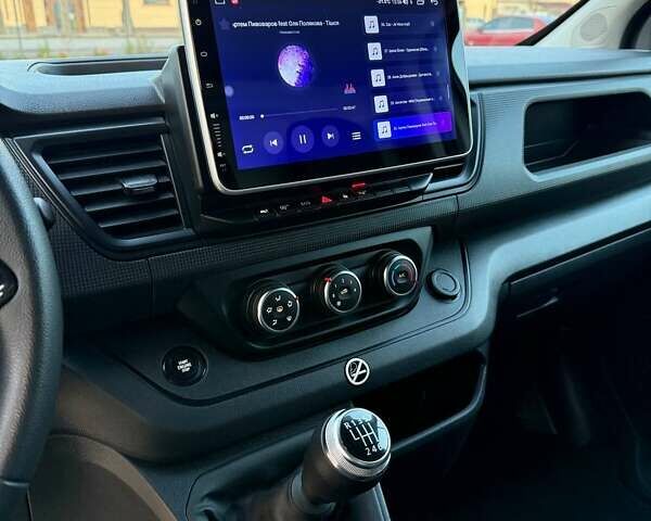 Білий Рено Трафік, об'ємом двигуна 2 л та пробігом 80 тис. км за 26700 $, фото 69 на Automoto.ua