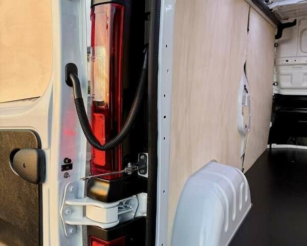 Білий Рено Трафік, об'ємом двигуна 2 л та пробігом 80 тис. км за 26700 $, фото 45 на Automoto.ua