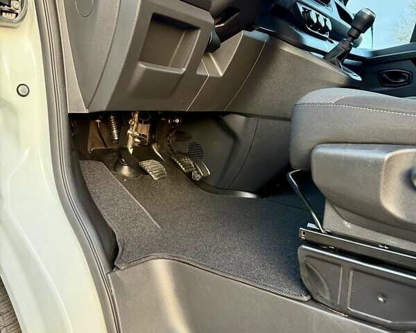 Білий Рено Трафік, об'ємом двигуна 2 л та пробігом 80 тис. км за 26700 $, фото 59 на Automoto.ua