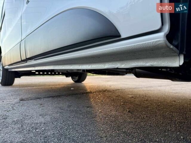 Білий Рено Трафік, об'ємом двигуна 2 л та пробігом 80 тис. км за 26700 $, фото 22 на Automoto.ua