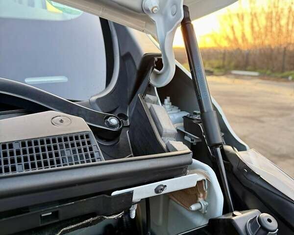 Білий Рено Трафік, об'ємом двигуна 2 л та пробігом 80 тис. км за 26700 $, фото 35 на Automoto.ua