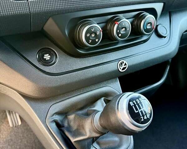 Білий Рено Трафік, об'ємом двигуна 2 л та пробігом 80 тис. км за 26700 $, фото 68 на Automoto.ua