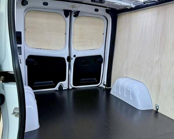 Білий Рено Трафік, об'ємом двигуна 2 л та пробігом 80 тис. км за 26700 $, фото 51 на Automoto.ua