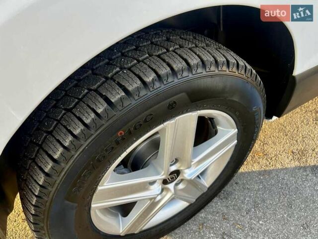 Білий Рено Трафік, об'ємом двигуна 2 л та пробігом 80 тис. км за 26700 $, фото 27 на Automoto.ua