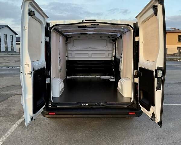 Білий Рено Трафік, об'ємом двигуна 2 л та пробігом 80 тис. км за 26700 $, фото 42 на Automoto.ua