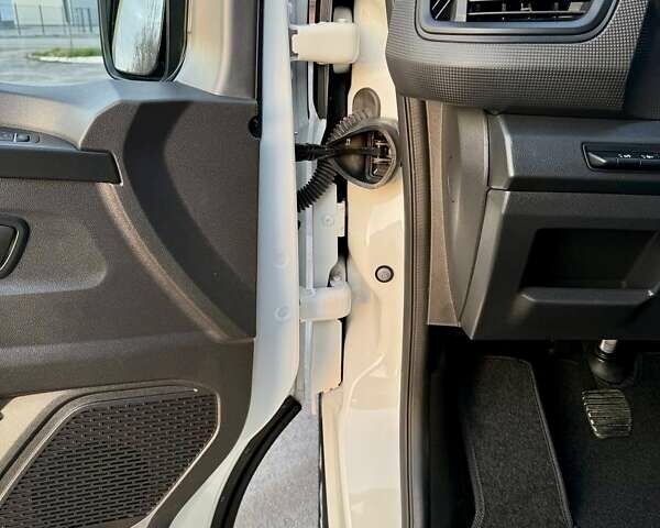 Білий Рено Трафік, об'ємом двигуна 2 л та пробігом 80 тис. км за 26700 $, фото 54 на Automoto.ua