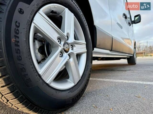 Білий Рено Трафік, об'ємом двигуна 2 л та пробігом 80 тис. км за 26700 $, фото 23 на Automoto.ua