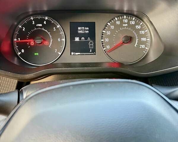 Білий Рено Трафік, об'ємом двигуна 2 л та пробігом 80 тис. км за 26700 $, фото 67 на Automoto.ua