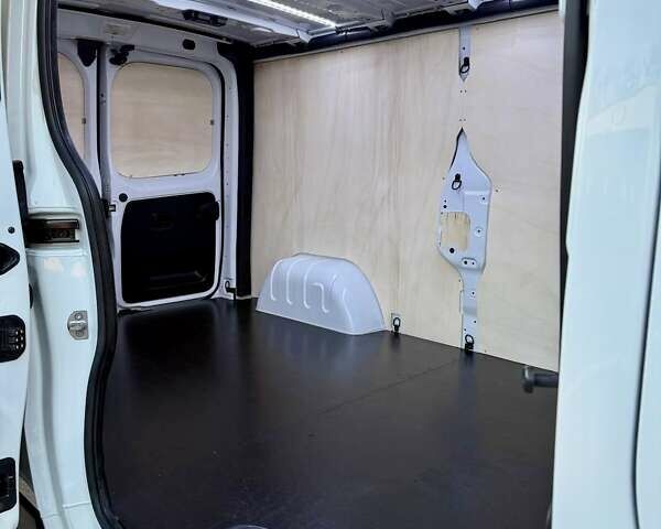 Білий Рено Трафік, об'ємом двигуна 2 л та пробігом 80 тис. км за 26700 $, фото 52 на Automoto.ua