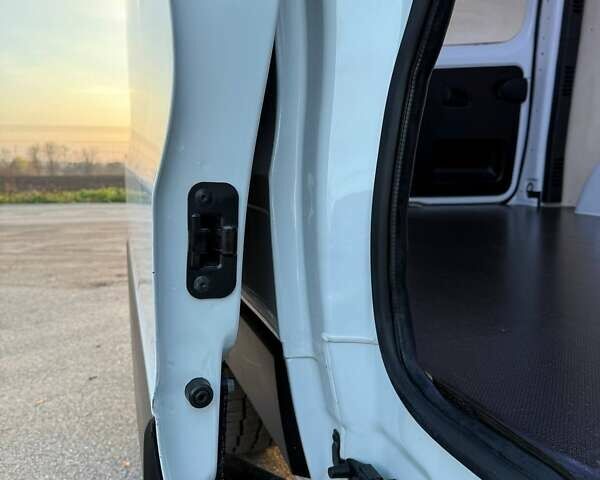 Білий Рено Трафік, об'ємом двигуна 2 л та пробігом 80 тис. км за 26700 $, фото 49 на Automoto.ua