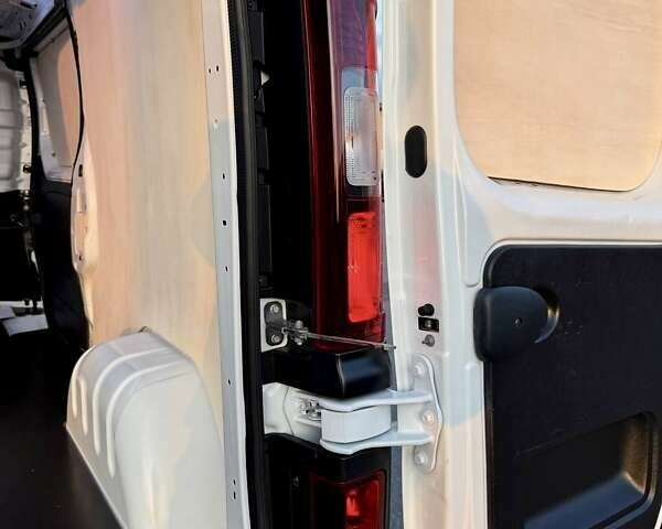 Білий Рено Трафік, об'ємом двигуна 2 л та пробігом 80 тис. км за 26700 $, фото 47 на Automoto.ua