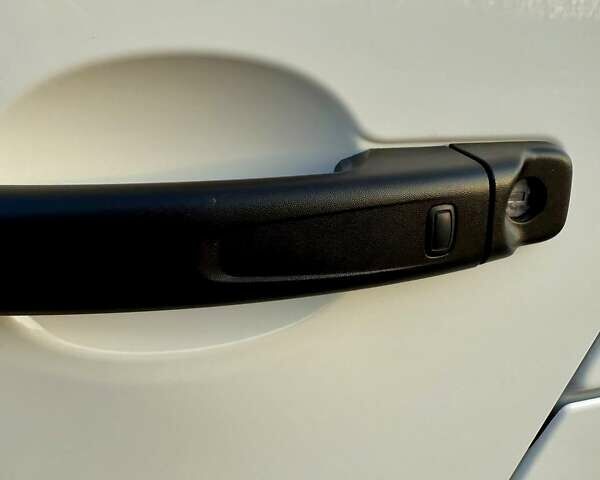 Білий Рено Трафік, об'ємом двигуна 2 л та пробігом 80 тис. км за 26700 $, фото 20 на Automoto.ua