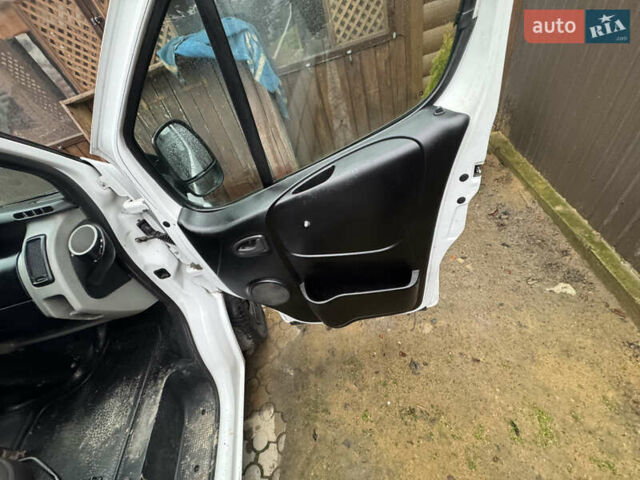 Білий Рено Трафік, об'ємом двигуна 1.87 л та пробігом 390 тис. км за 4600 $, фото 6 на Automoto.ua