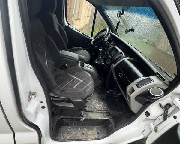 Білий Рено Трафік, об'ємом двигуна 1.87 л та пробігом 390 тис. км за 4600 $, фото 5 на Automoto.ua