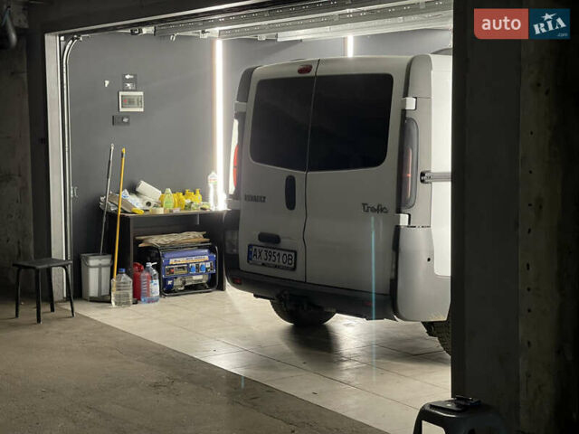 Белый Рено Трафик, объемом двигателя 1.9 л и пробегом 350 тыс. км за 8500 $, фото 6 на Automoto.ua
