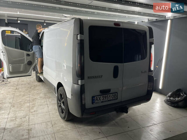 Белый Рено Трафик, объемом двигателя 1.9 л и пробегом 350 тыс. км за 8500 $, фото 5 на Automoto.ua