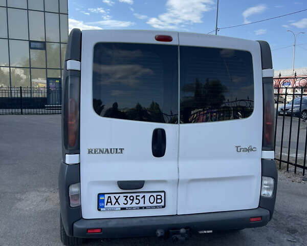 Белый Рено Трафик, объемом двигателя 1.9 л и пробегом 350 тыс. км за 8500 $, фото 7 на Automoto.ua