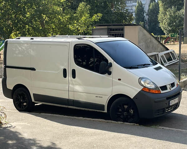 Белый Рено Трафик, объемом двигателя 1.9 л и пробегом 350 тыс. км за 8500 $, фото 2 на Automoto.ua