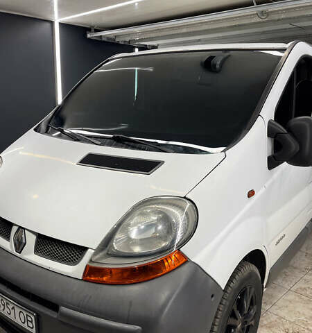 Белый Рено Трафик, объемом двигателя 1.9 л и пробегом 350 тыс. км за 8500 $, фото 4 на Automoto.ua