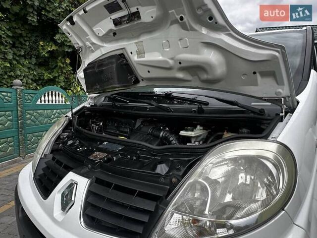 Белый Рено Трафик, объемом двигателя 2 л и пробегом 342 тыс. км за 9800 $, фото 19 на Automoto.ua