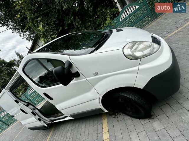 Белый Рено Трафик, объемом двигателя 2 л и пробегом 342 тыс. км за 9800 $, фото 22 на Automoto.ua