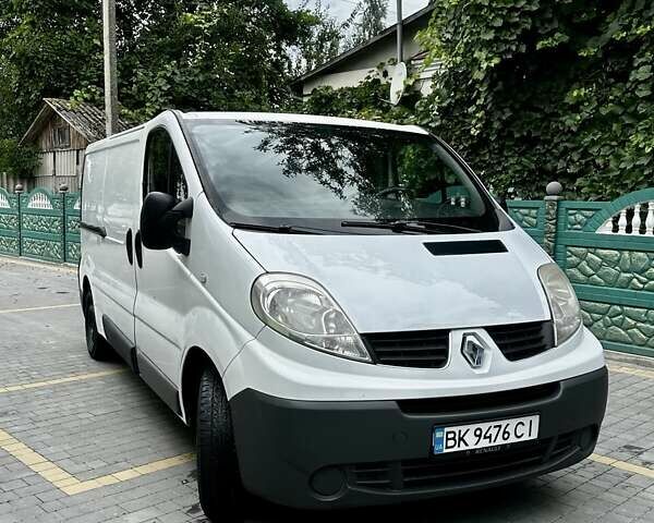 Белый Рено Трафик, объемом двигателя 2 л и пробегом 342 тыс. км за 9800 $, фото 1 на Automoto.ua