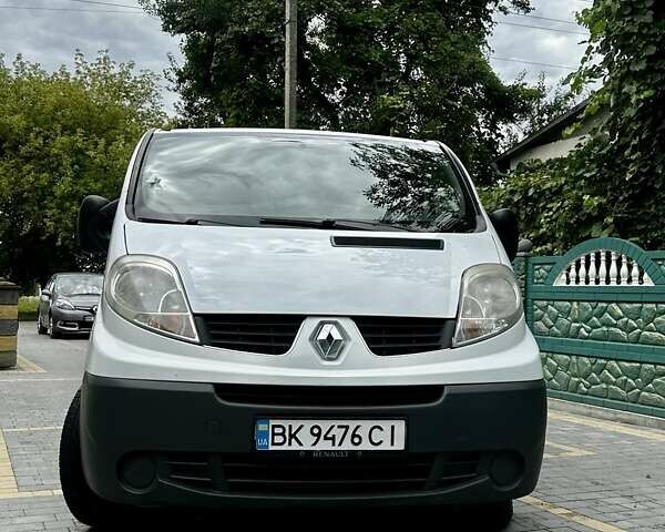 Белый Рено Трафик, объемом двигателя 2 л и пробегом 342 тыс. км за 9800 $, фото 4 на Automoto.ua