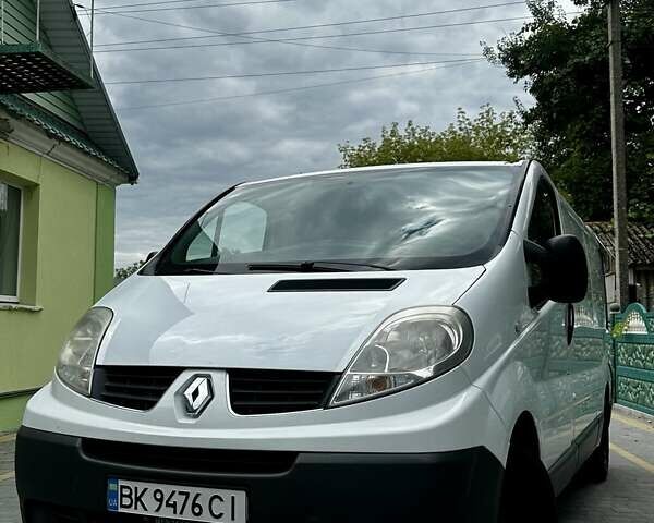Белый Рено Трафик, объемом двигателя 2 л и пробегом 342 тыс. км за 9800 $, фото 2 на Automoto.ua
