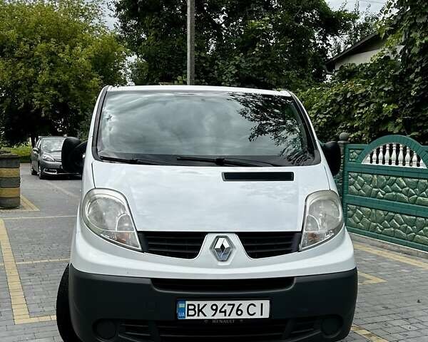 Белый Рено Трафик, объемом двигателя 2 л и пробегом 342 тыс. км за 9800 $, фото 3 на Automoto.ua