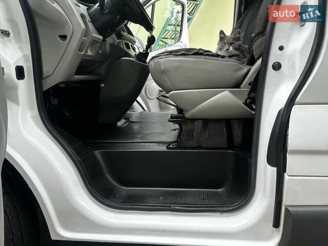 Белый Рено Трафик, объемом двигателя 2 л и пробегом 342 тыс. км за 9800 $, фото 31 на Automoto.ua