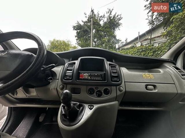 Белый Рено Трафик, объемом двигателя 2 л и пробегом 342 тыс. км за 9800 $, фото 38 на Automoto.ua