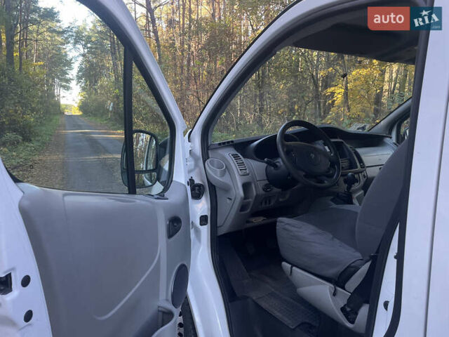 Белый Рено Трафик, объемом двигателя 0 л и пробегом 220 тыс. км за 11500 $, фото 8 на Automoto.ua