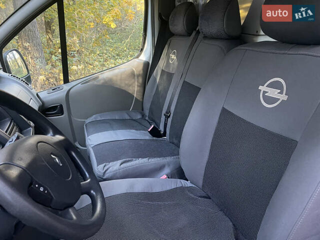 Белый Рено Трафик, объемом двигателя 0 л и пробегом 220 тыс. км за 11500 $, фото 11 на Automoto.ua