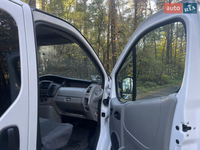 Белый Рено Трафик, объемом двигателя 0 л и пробегом 220 тыс. км за 11500 $, фото 12 на Automoto.ua