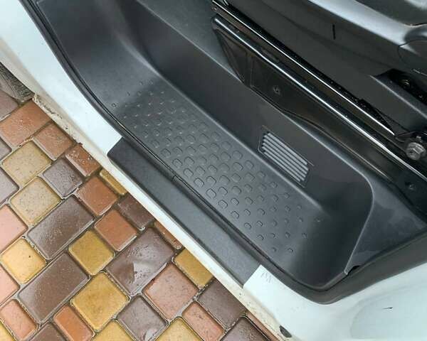 Білий Рено Трафік, об'ємом двигуна 1.6 л та пробігом 207 тис. км за 15500 $, фото 16 на Automoto.ua