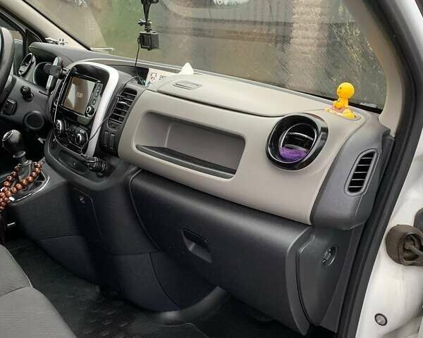 Білий Рено Трафік, об'ємом двигуна 1.6 л та пробігом 207 тис. км за 15500 $, фото 8 на Automoto.ua